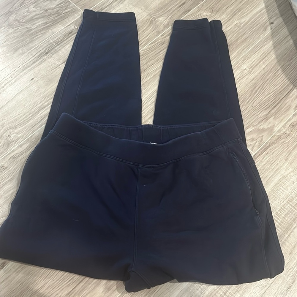 LULULEMON NAVY SWEATPANTS